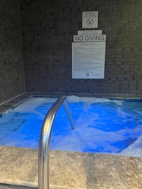 Beautiful large hot tub seats up to 8 people