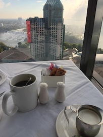 Breakfast at the Watermark