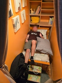 The person pictured is aprox. 5'10"