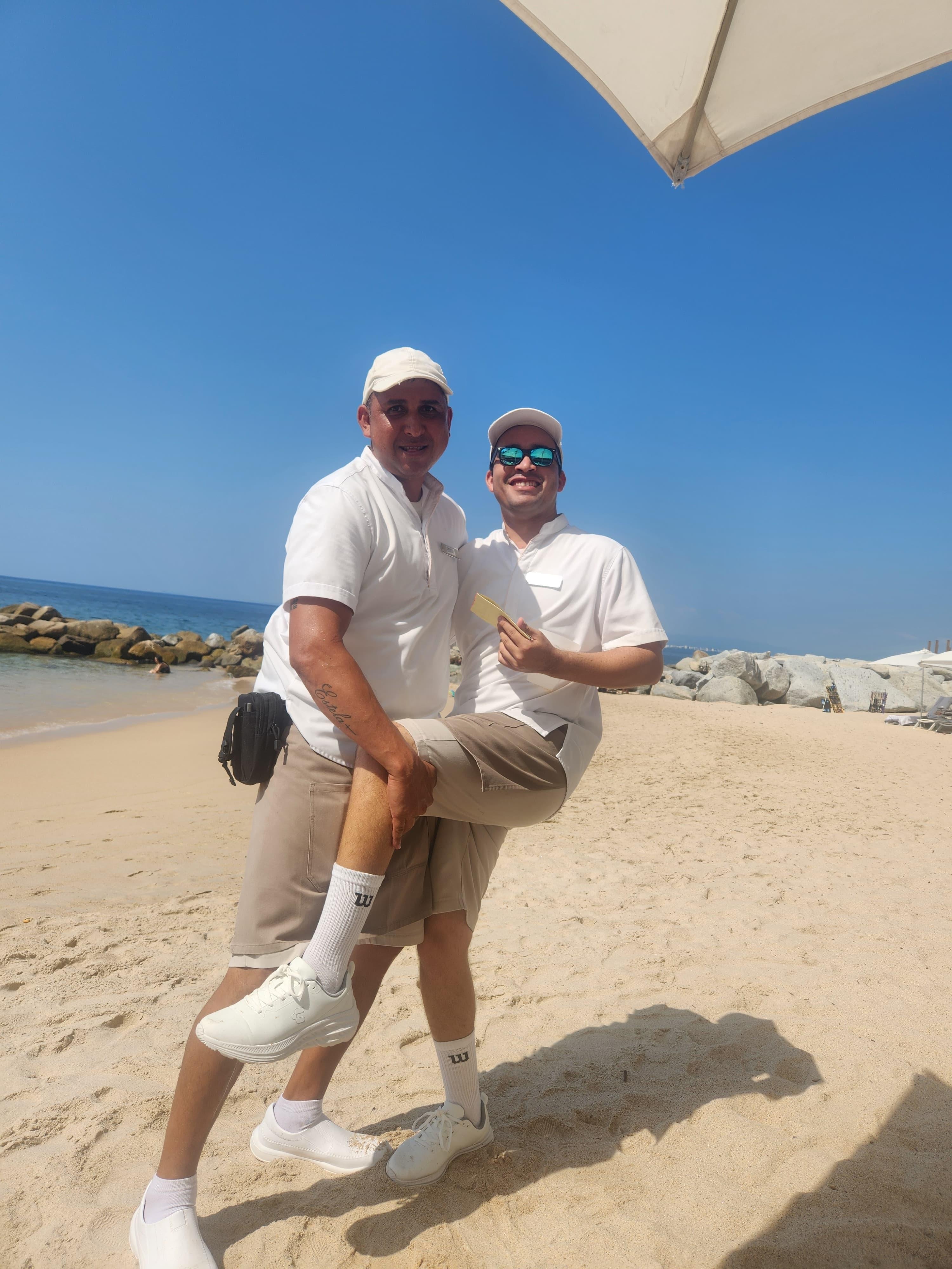 Eduardo and Eduardo (at the beach)