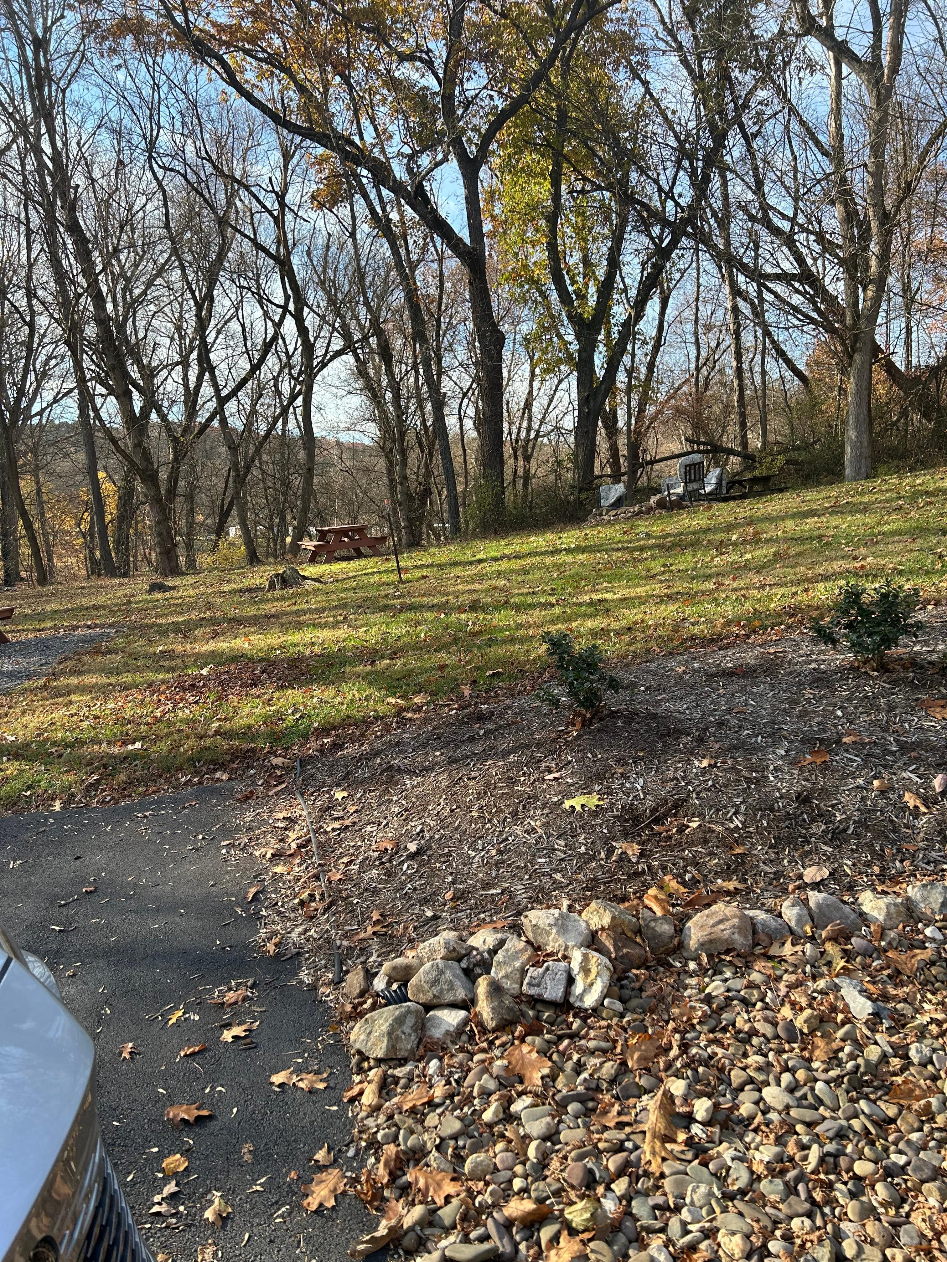 Lots of outdoor seating to enjoy. 