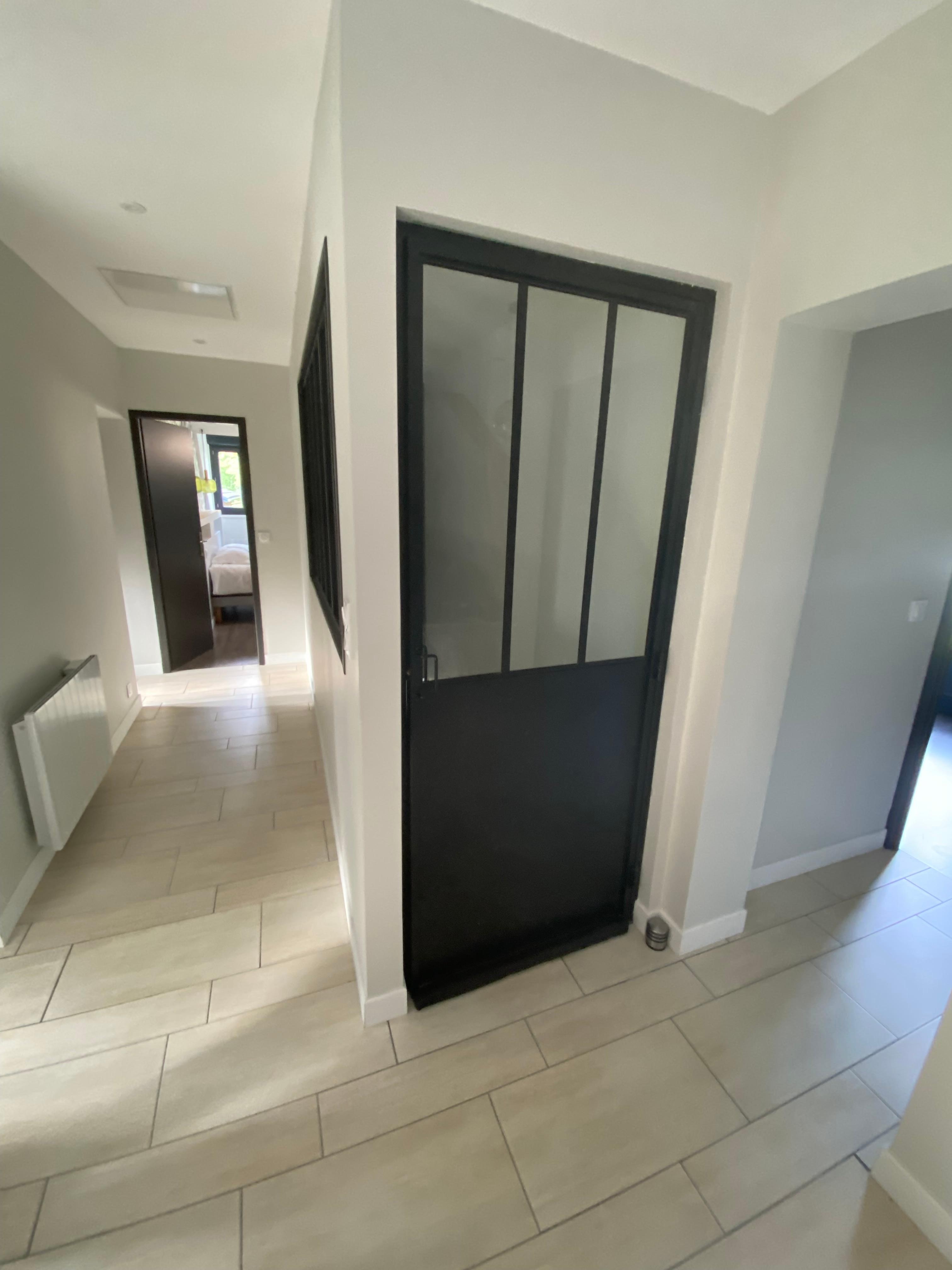 Entrée logement en haut de l’escalier 