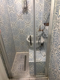 Shower configuration was somewhat awkward