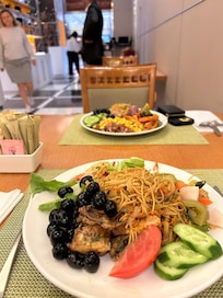 The food was delicious, breakfast was buffet and the variety was insane. It was breakfast, lunch and dinner combined!!