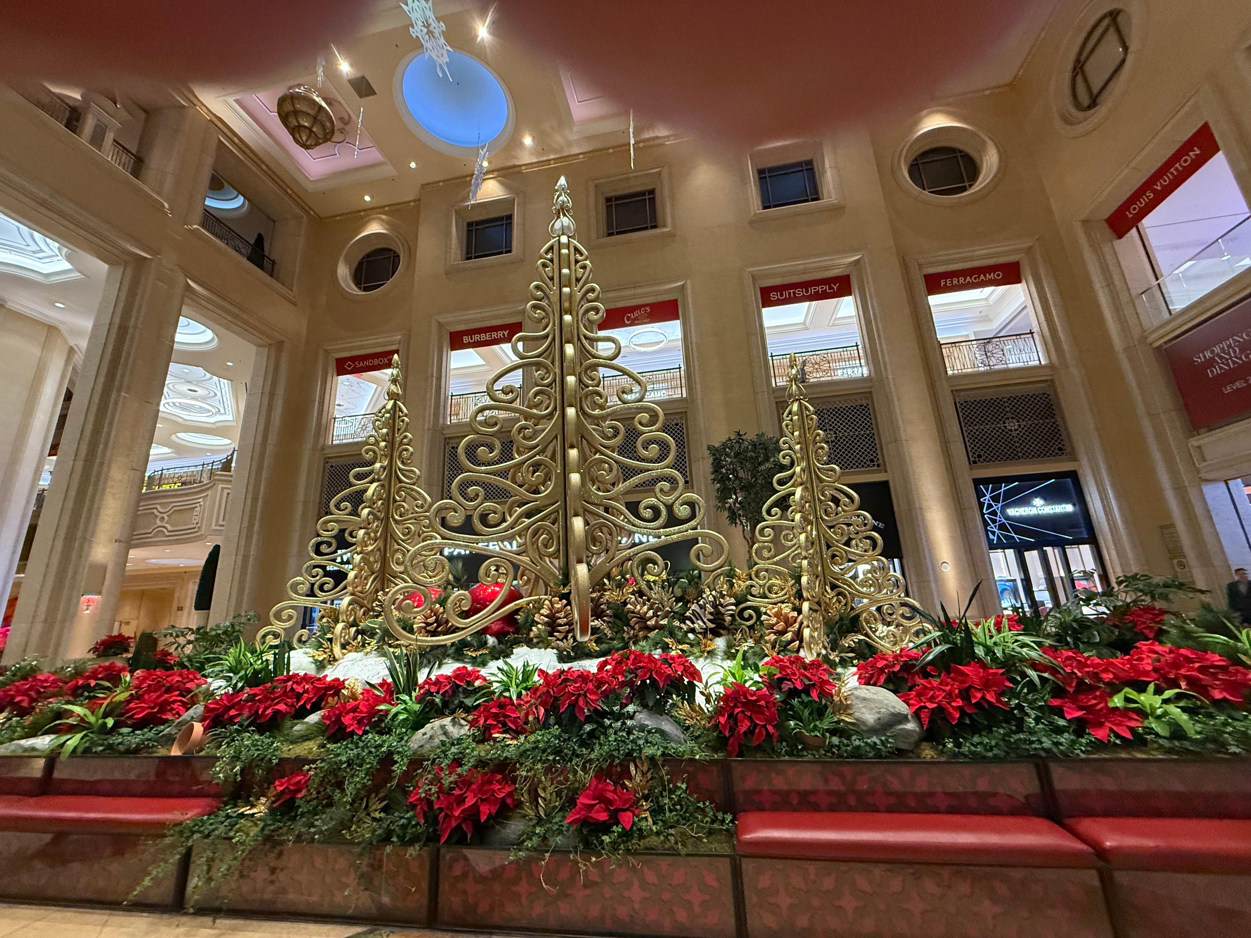 Lobby ready for
The holidays