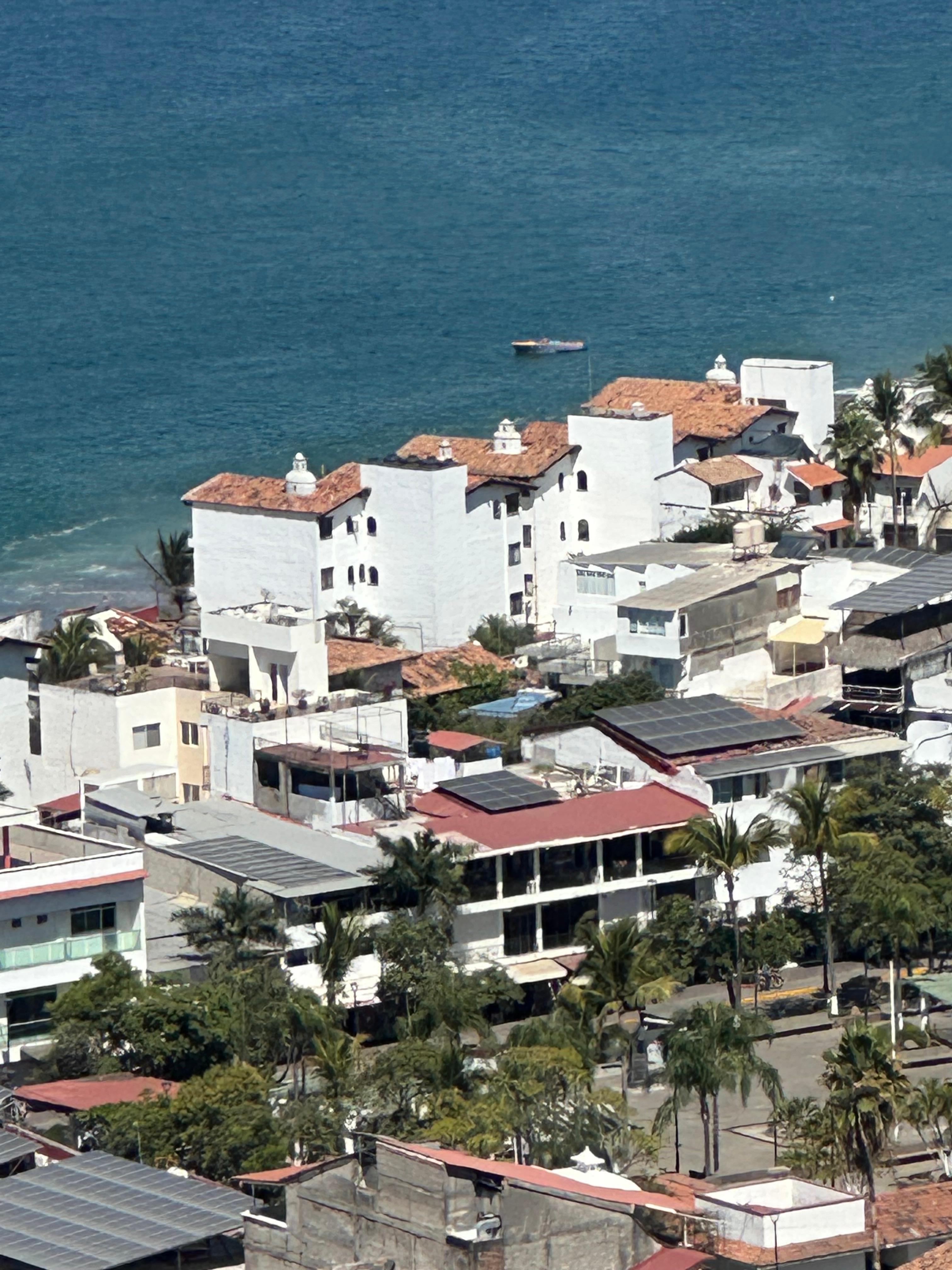 Porto Novo in center with pool. 