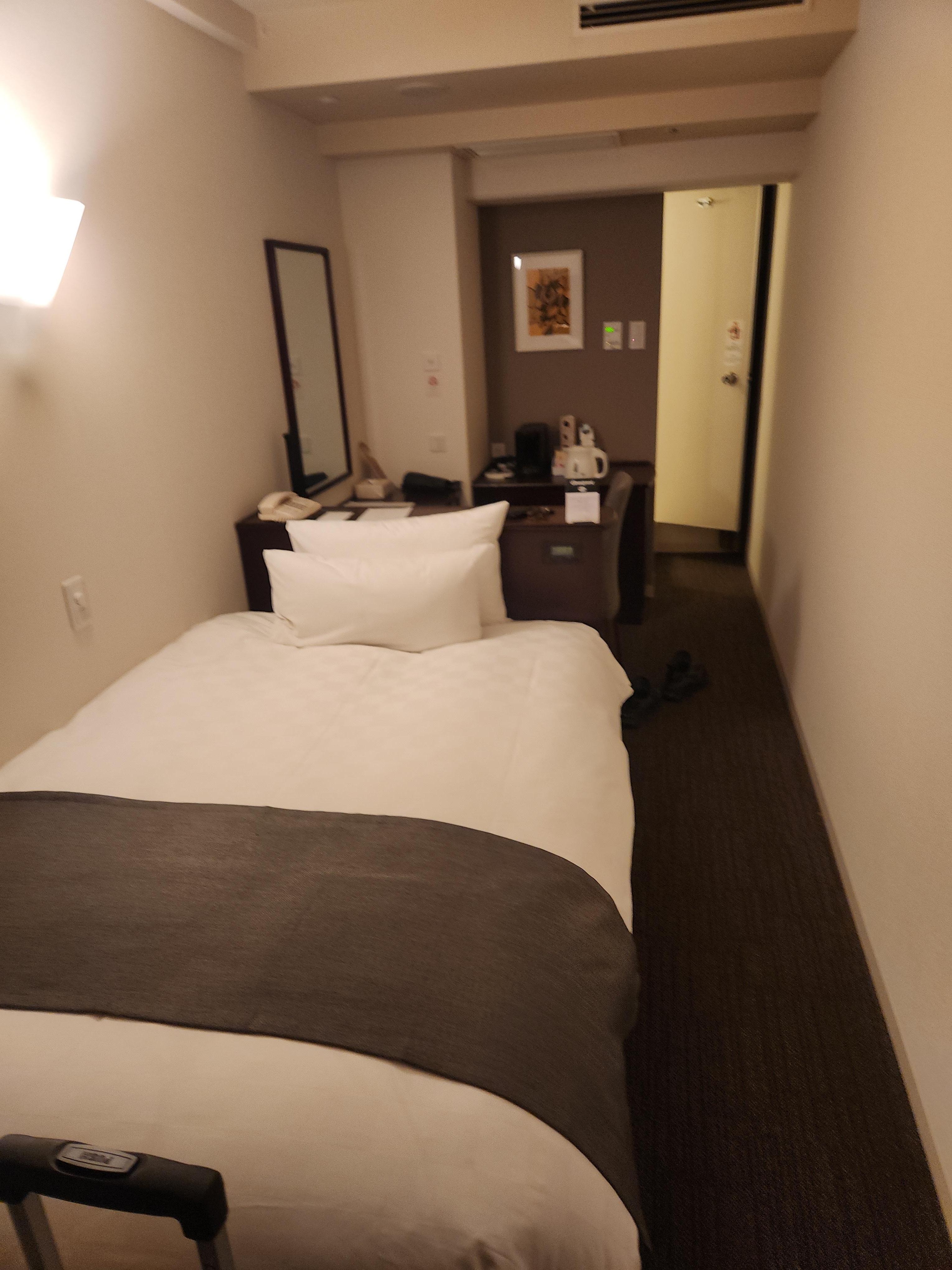 There's a TV and closet on the left that adds to the comfort that the picture doesn't catch