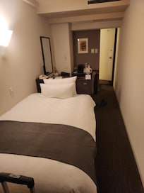 There's a TV and closet on the left that adds to the comfort that the picture doesn't catch