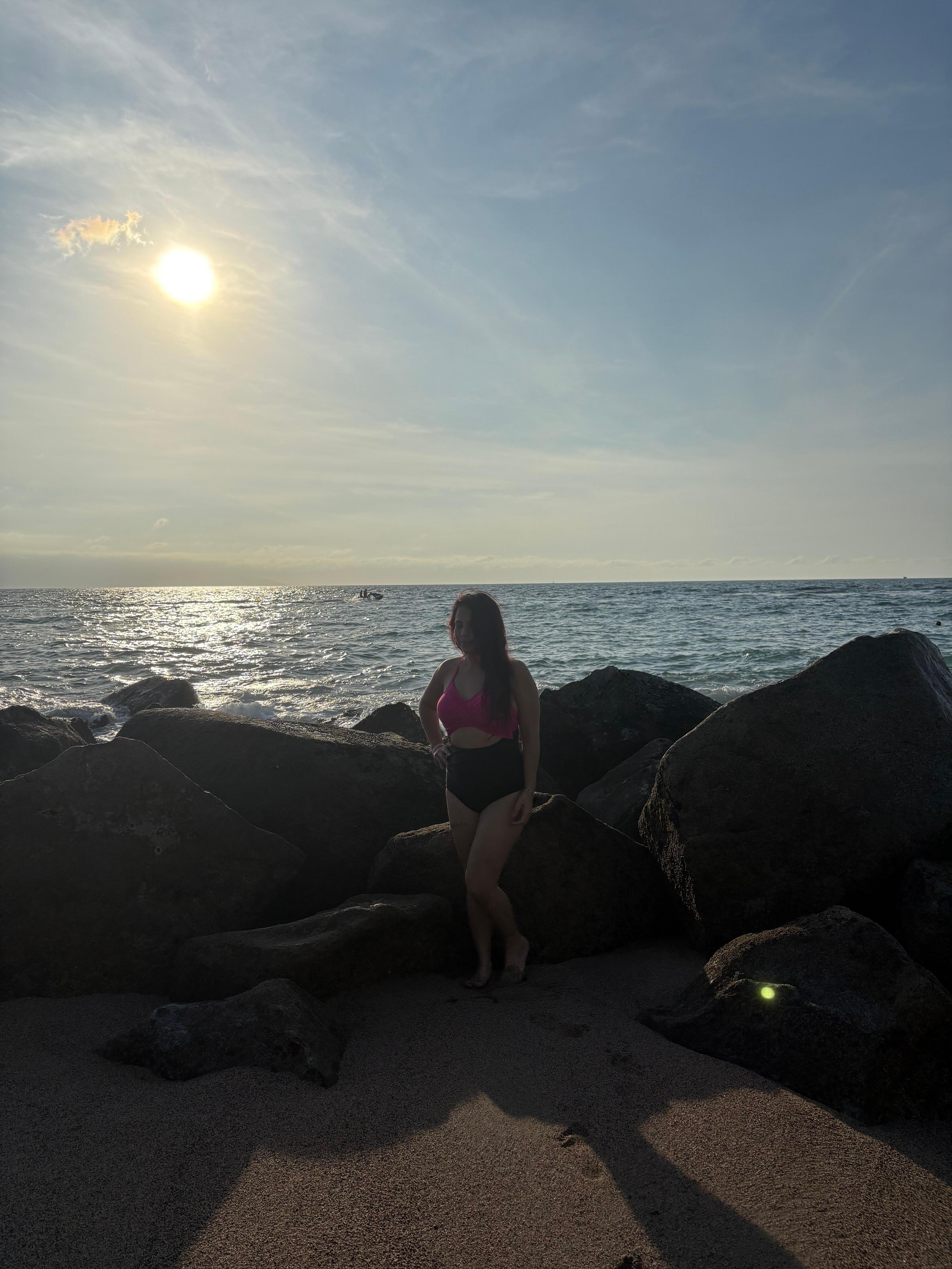 La zona de playa muy limpia y apta para meterse, de igual forma un ambiente ameno con las múltiples actividades que ofrece el hotel.