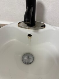 Bathroom in very poor conditions