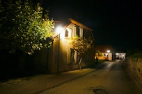 Das alte Schulhaus bei Nacht