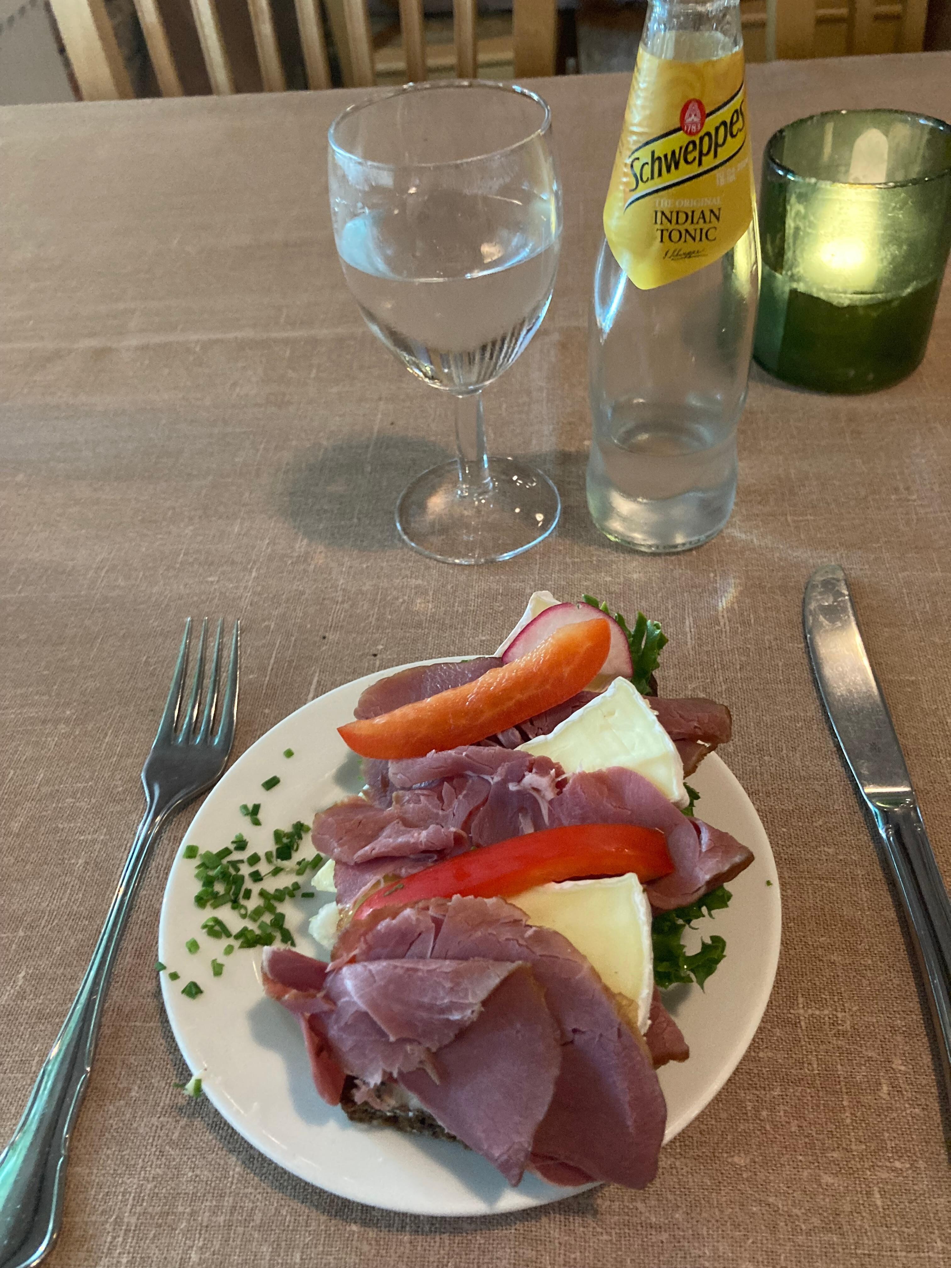 Lyxig kvällssmörgås när jag kom sent. 