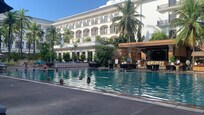 Huge pool!