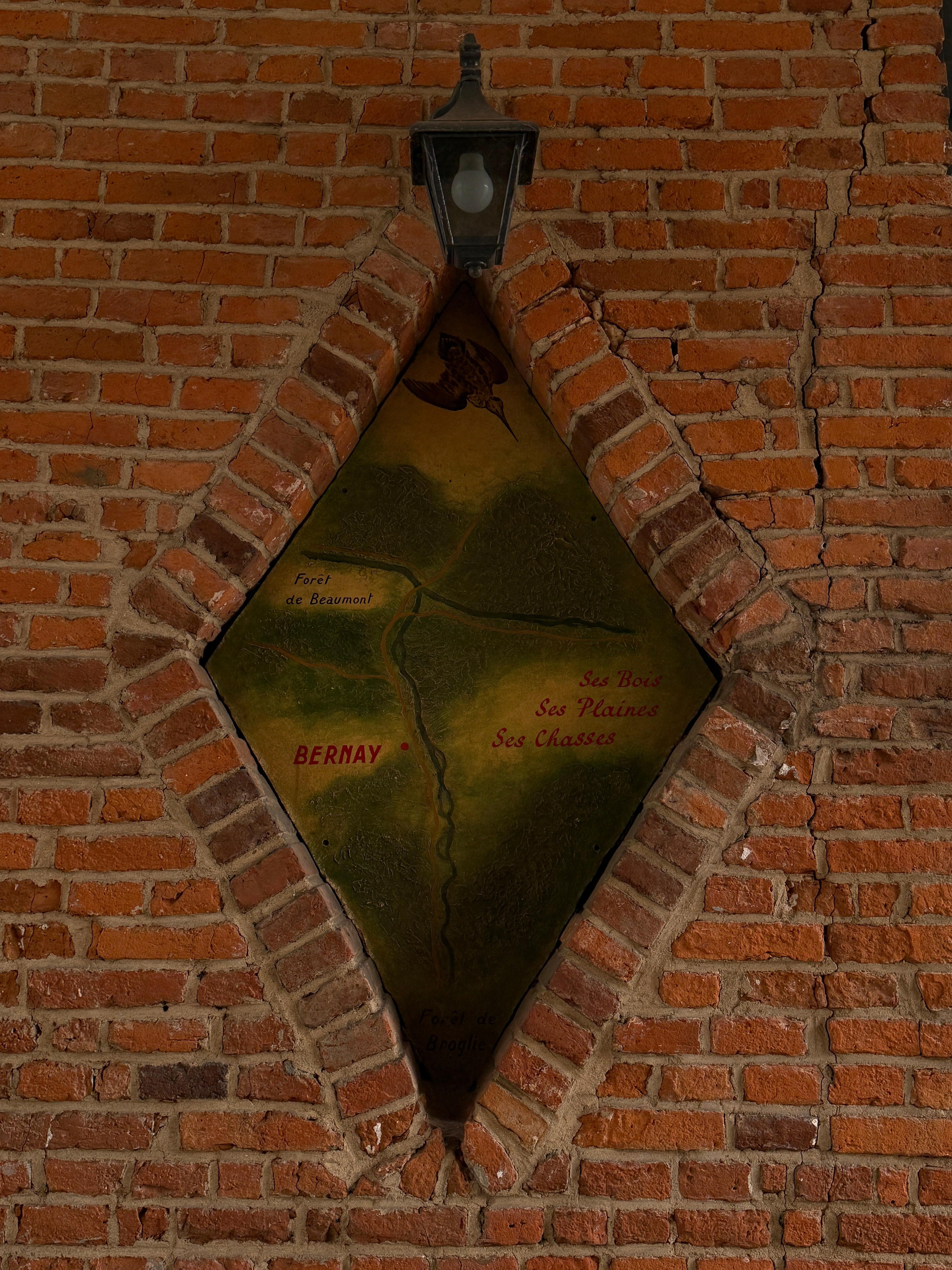 Detail in courtyard archway