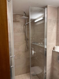 Bad neu renoviert