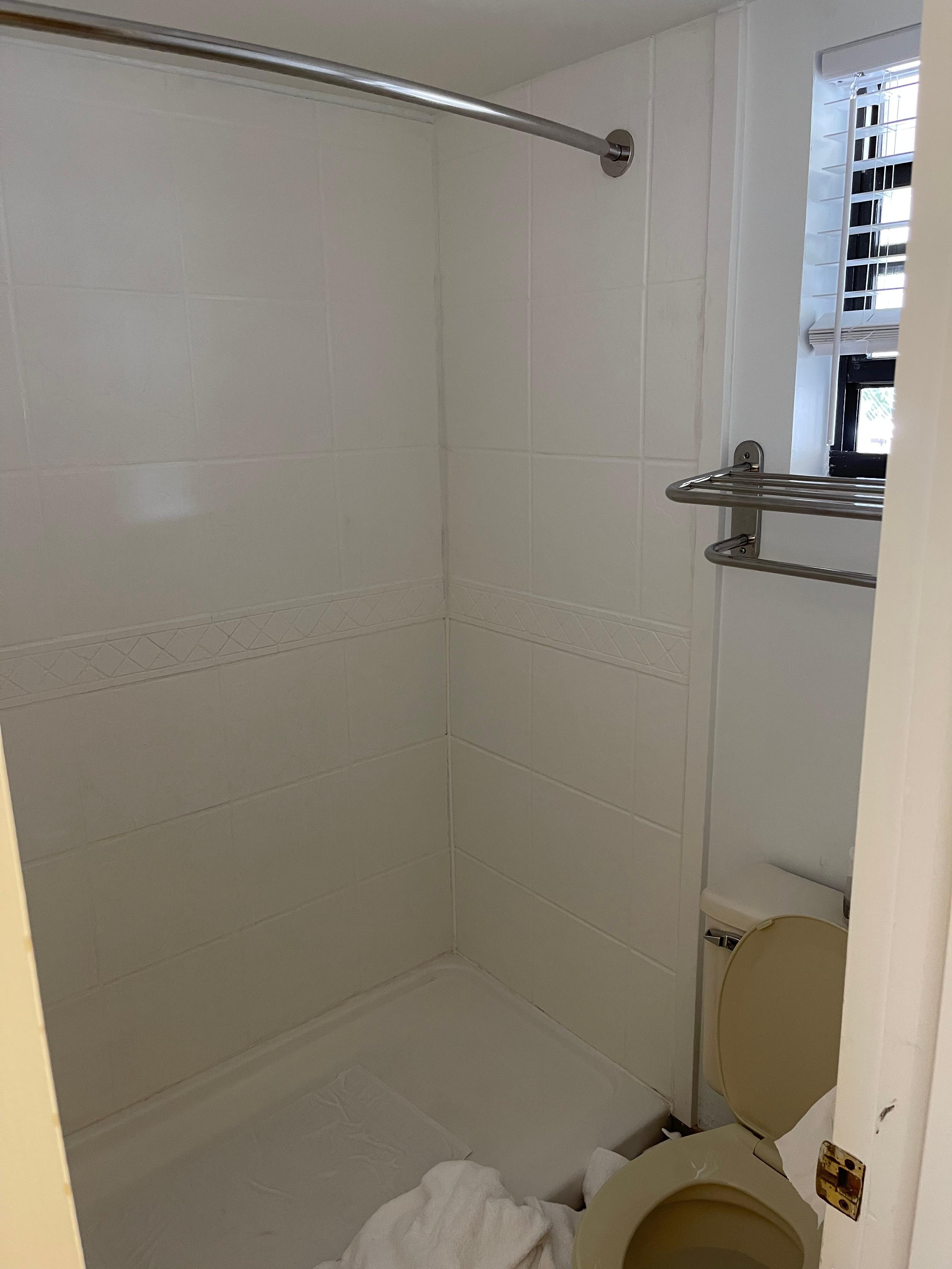 Erg kleine badkamer
