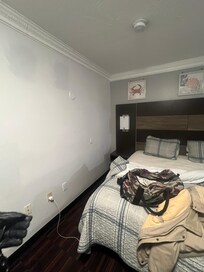 Smelt like mold, sheets are yellow