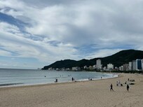 ホテル前の海岸