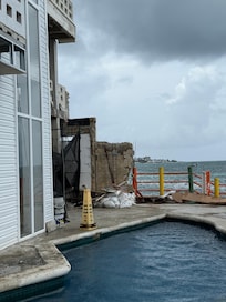 El área de la piscina está en reconstrucción.