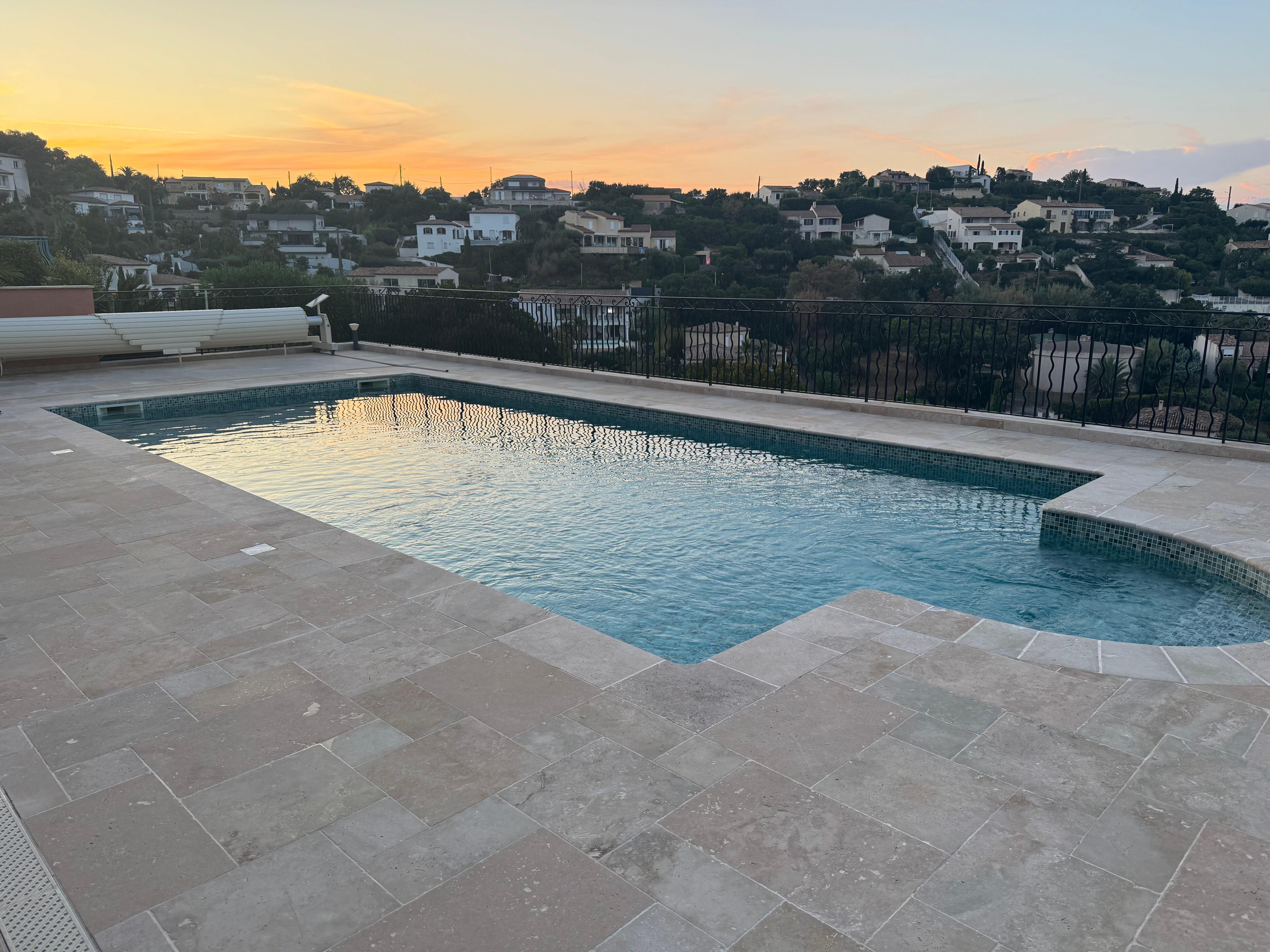 La piscine toute neuve
