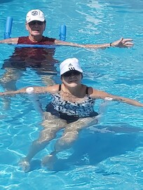 Excelente piscine
Déjeuner généreux
Cuisine