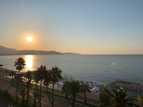 Solopgang set fra værelset