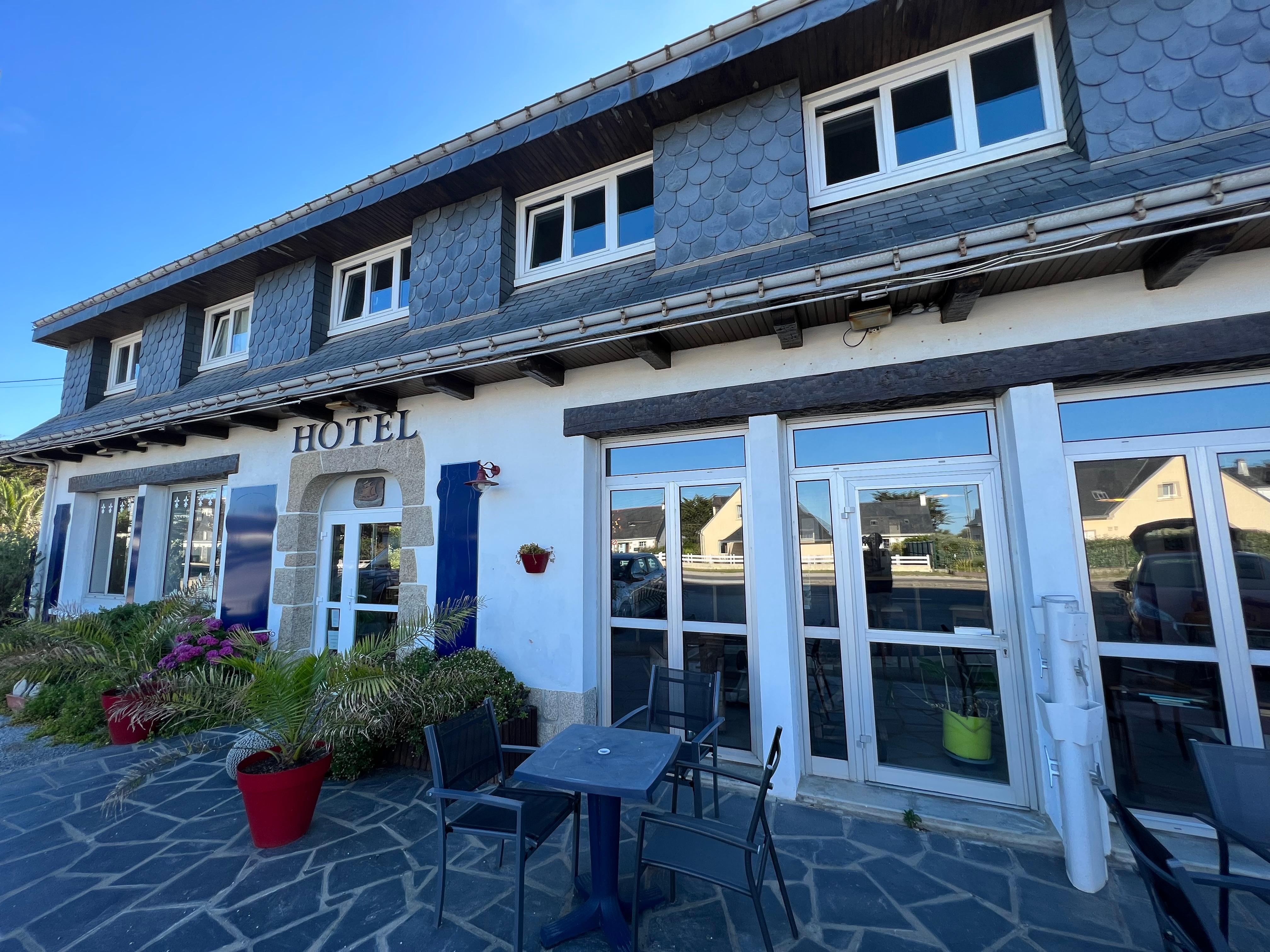 The hotel and breakfast room 