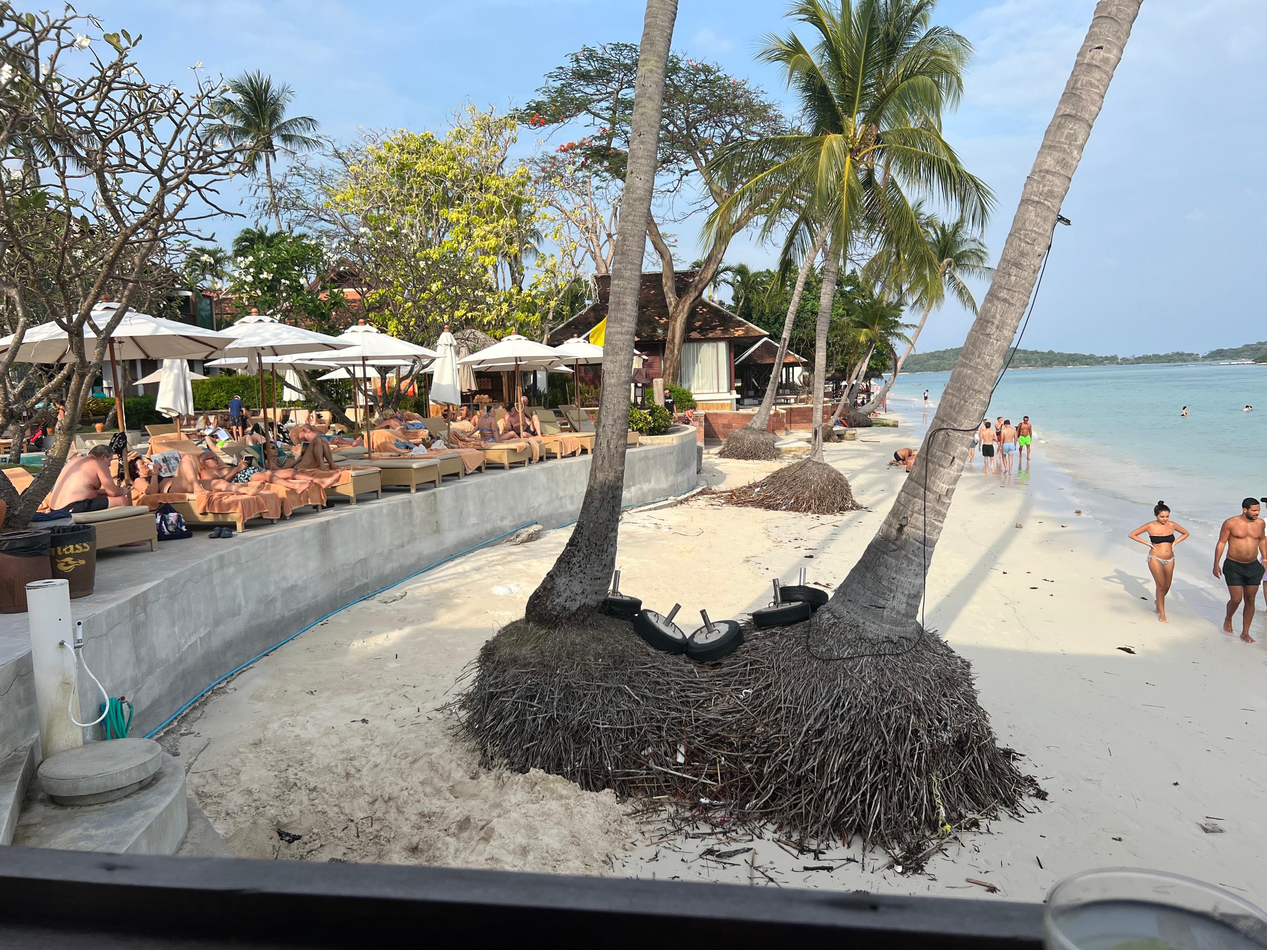 Rett ved den fine stranda☀️🌴