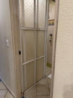 Disgusting shower that was stained with either cold or warm water and no pressure