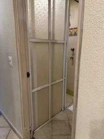 Disgusting shower that was stained with either cold or warm water and no pressure