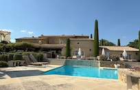 Piscine à débordement