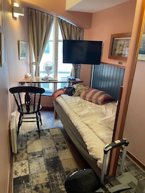 Single corner room