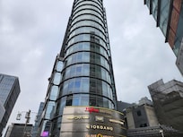 明洞駅を出ると すぐに入口