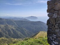 Auf der Hochstraße zum Monte Fasce mit Blick nach Osten auf das Promontorio di Portofino im Hintergrund