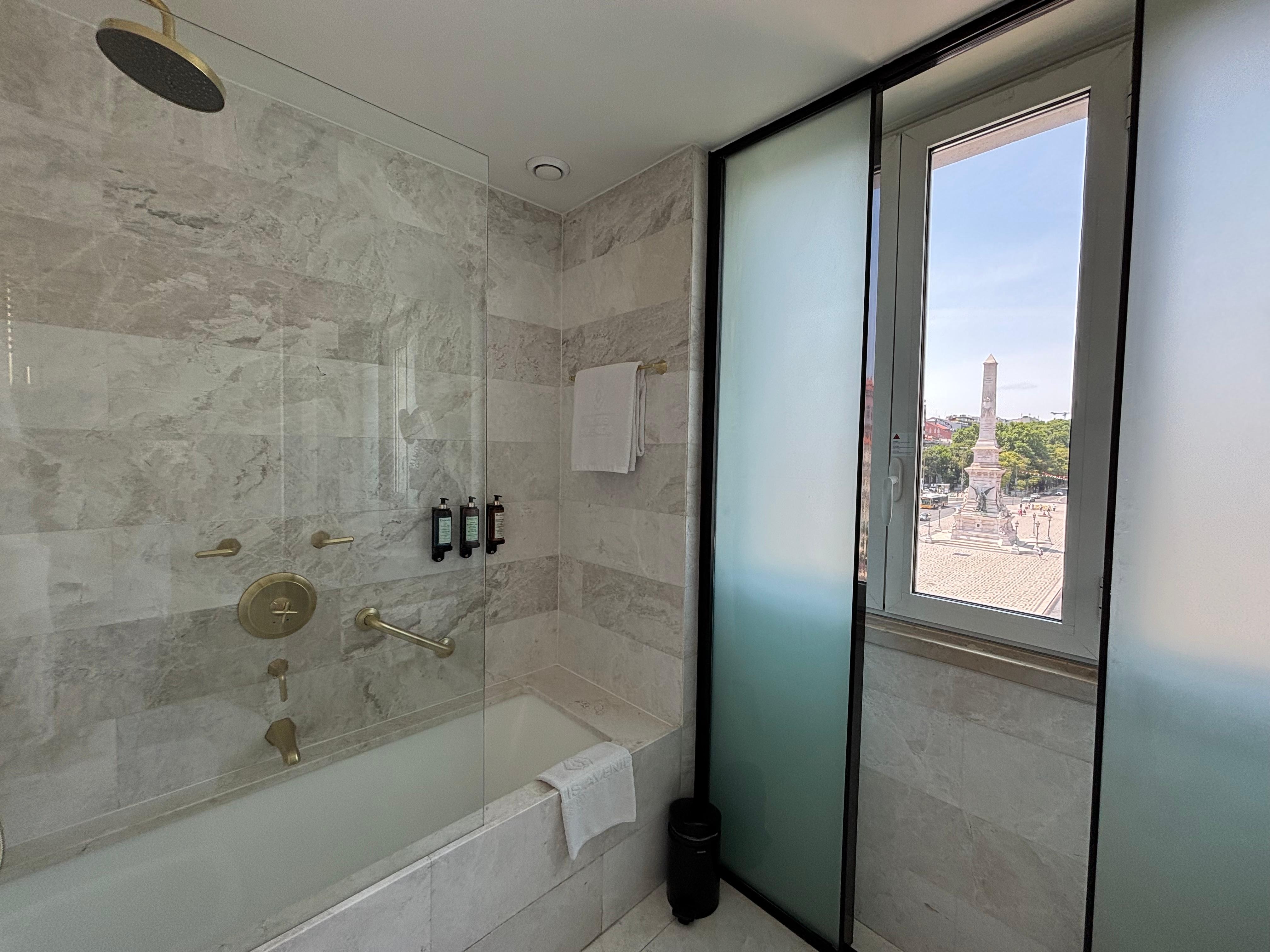 bathroom with view of the Restauraudores plaza and monument