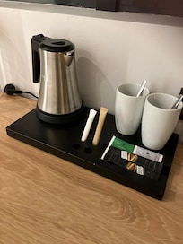 飲み物とポット。