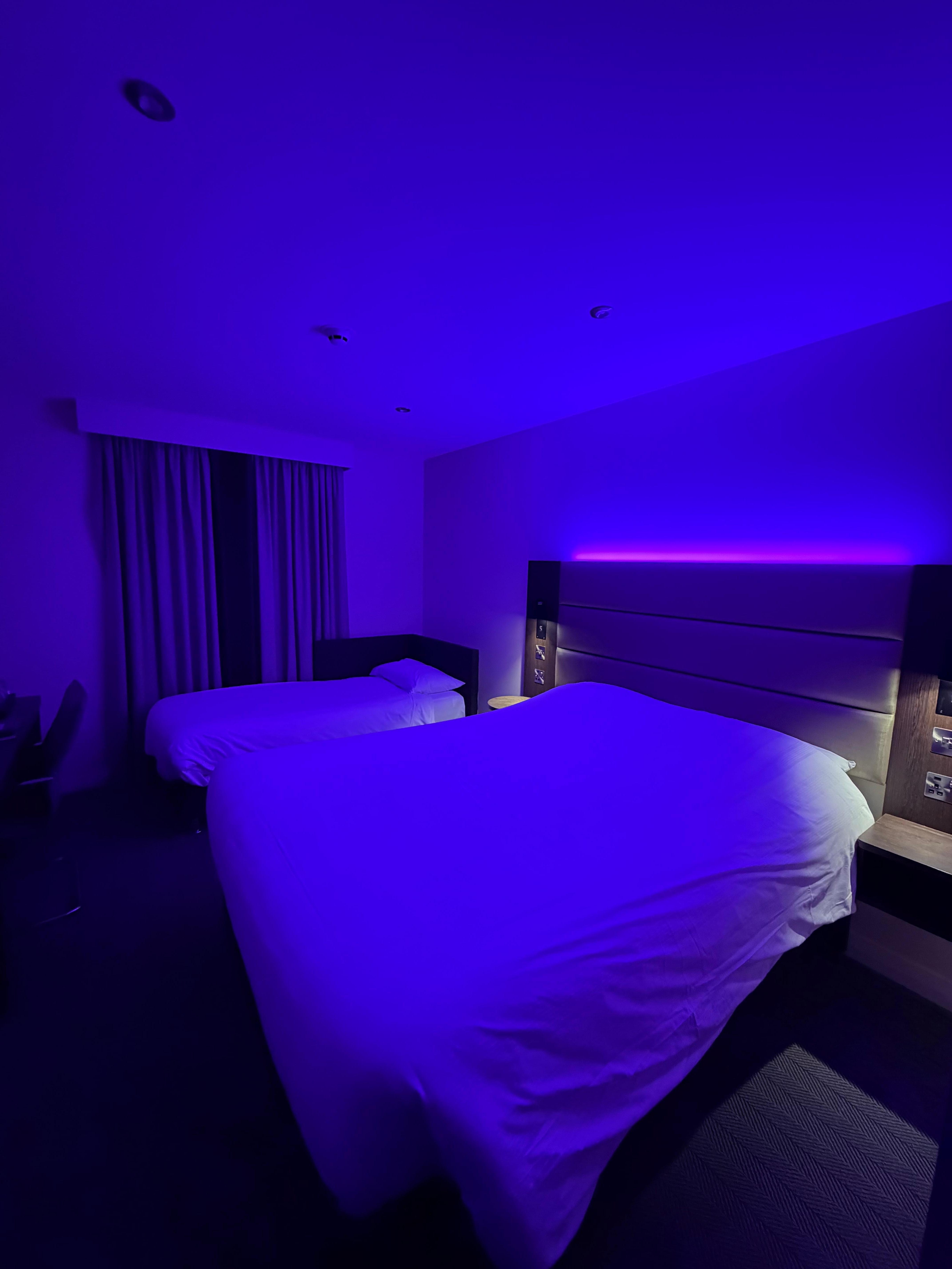 Zimmer für 2 Erwachsene und 1 Kind bei der Ankunft.