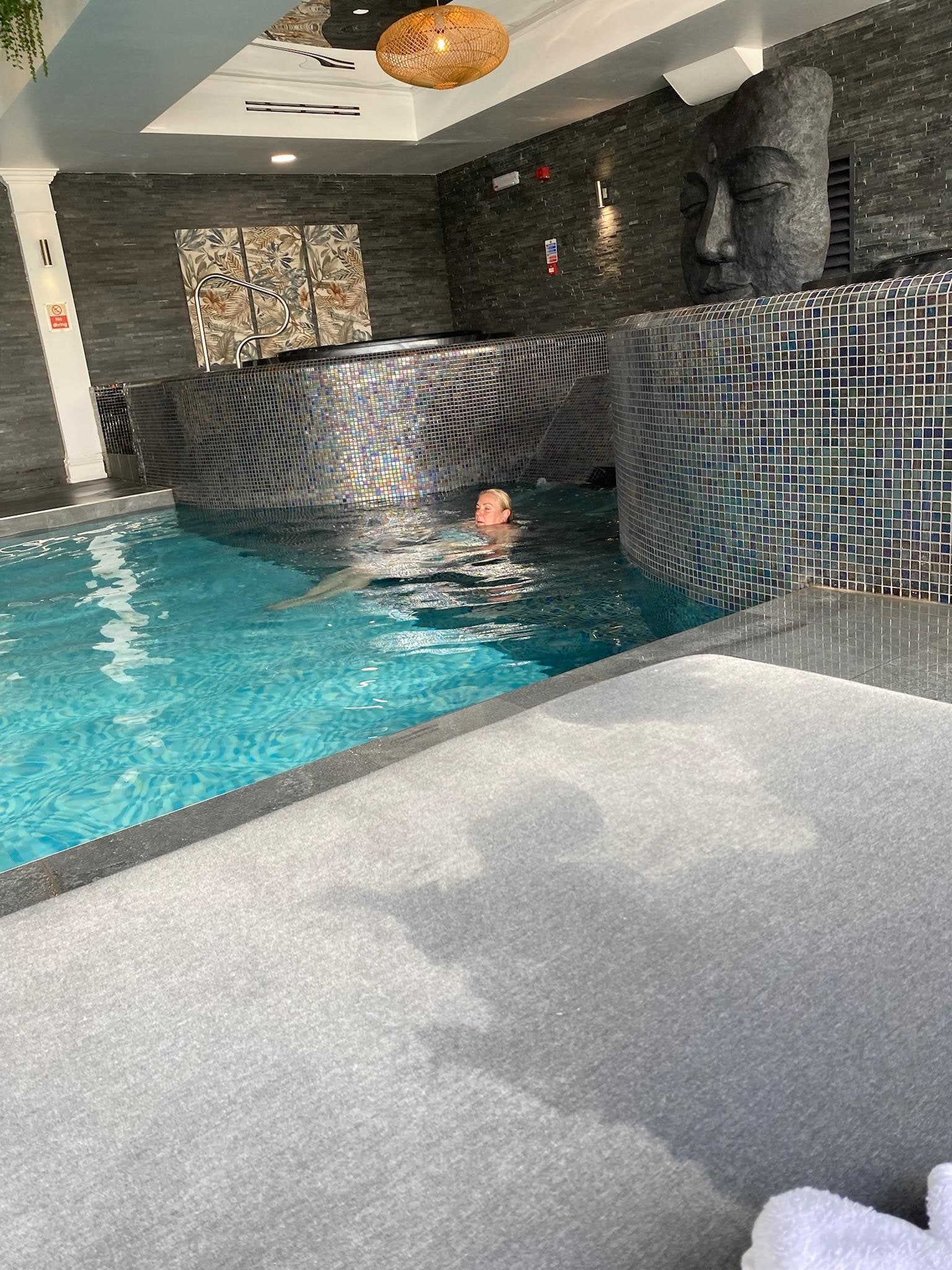 Spa area,  pool was big with 2 hot tubs at the end and   A full body jacuzzi in between the hot tubs,  well worth a try