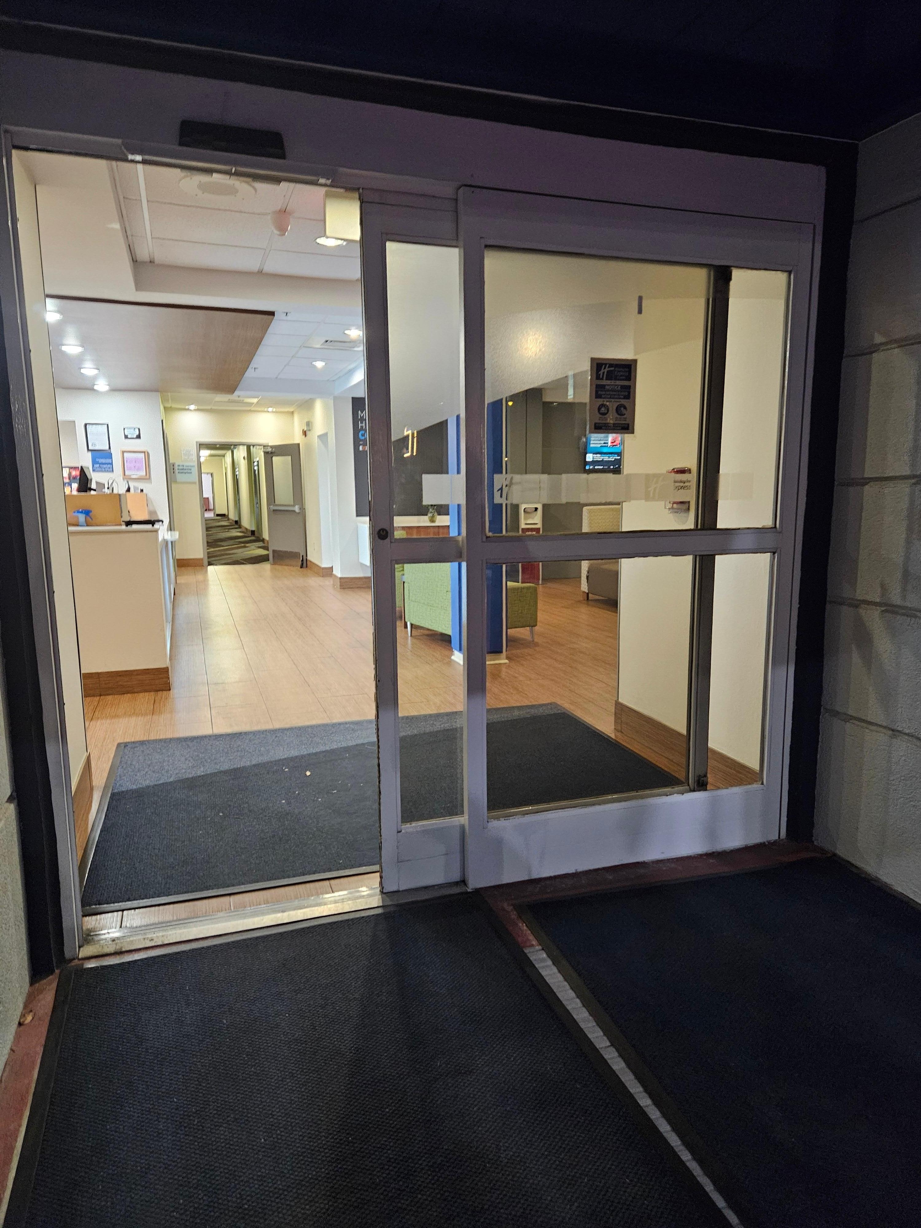 dirty and stuck open front sliding door - cold weather outside too so lobby cold.