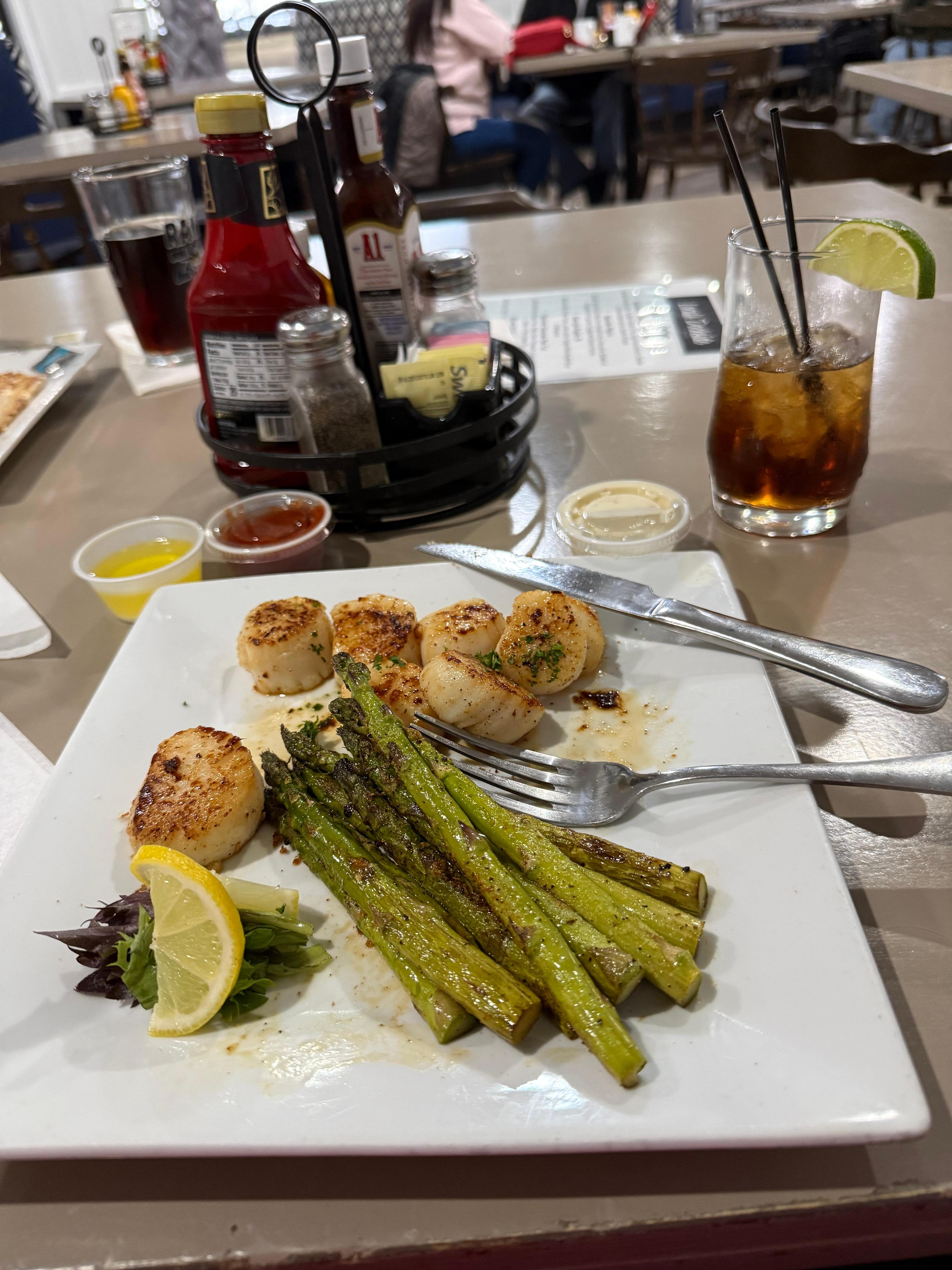 We had our best meal at the Locals restaurant along the water.