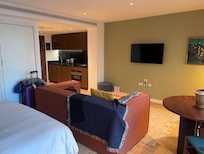 Loads of TV channels. Fast WiFi. Small safe. Washer/Dryer/Kettle/Toaster/Fridge/Oven. But (strangely) no microwave.