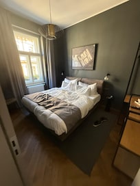 Two bedrooms. American twins in one and American king in other. All with American mattresses which were super comfy