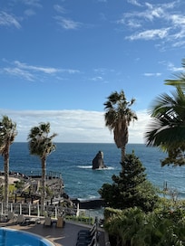 Bra läge och fin utsikt, mysig balkong, fina rum men lyhört o trist frukost.