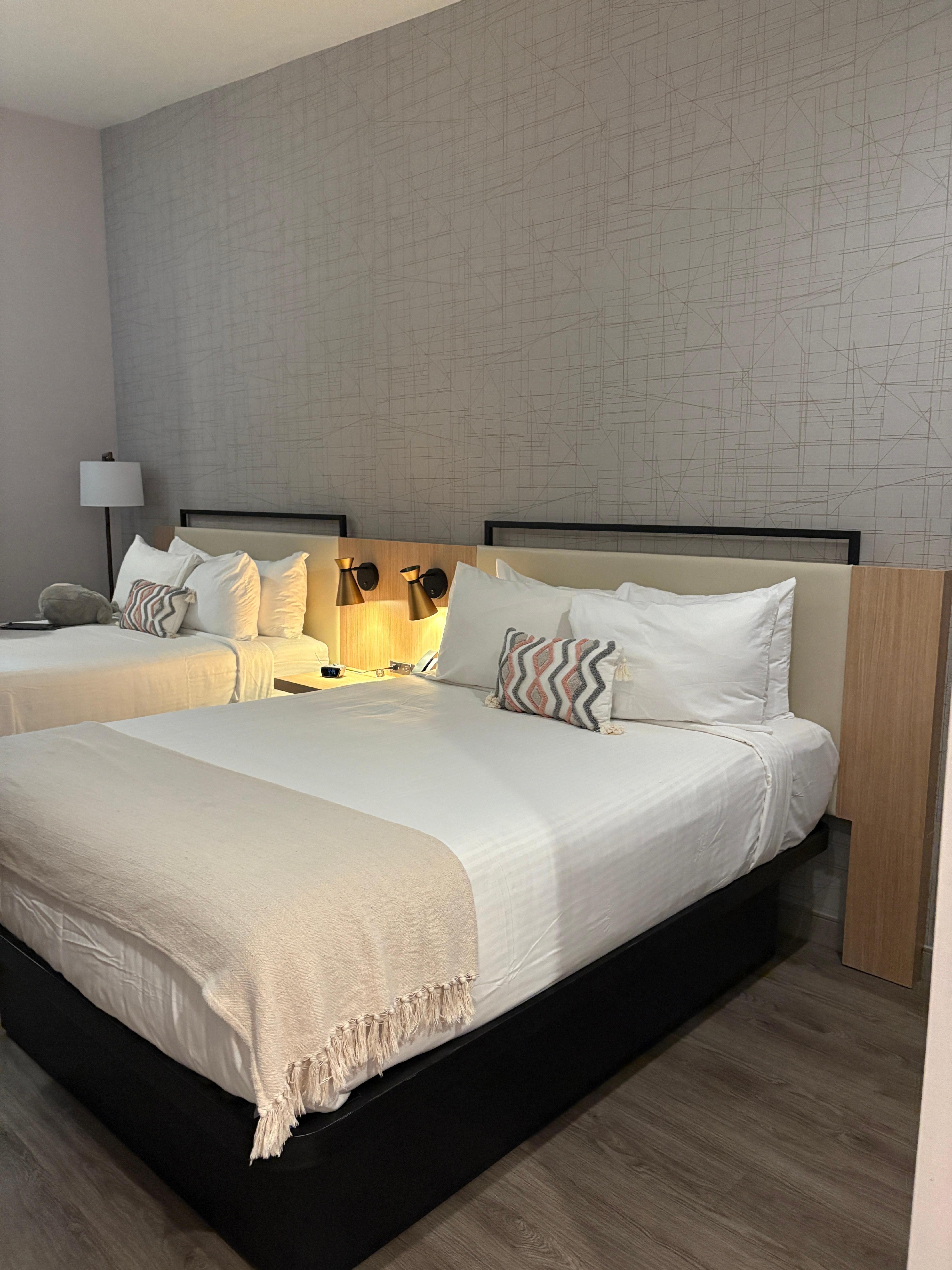 2 queen beds