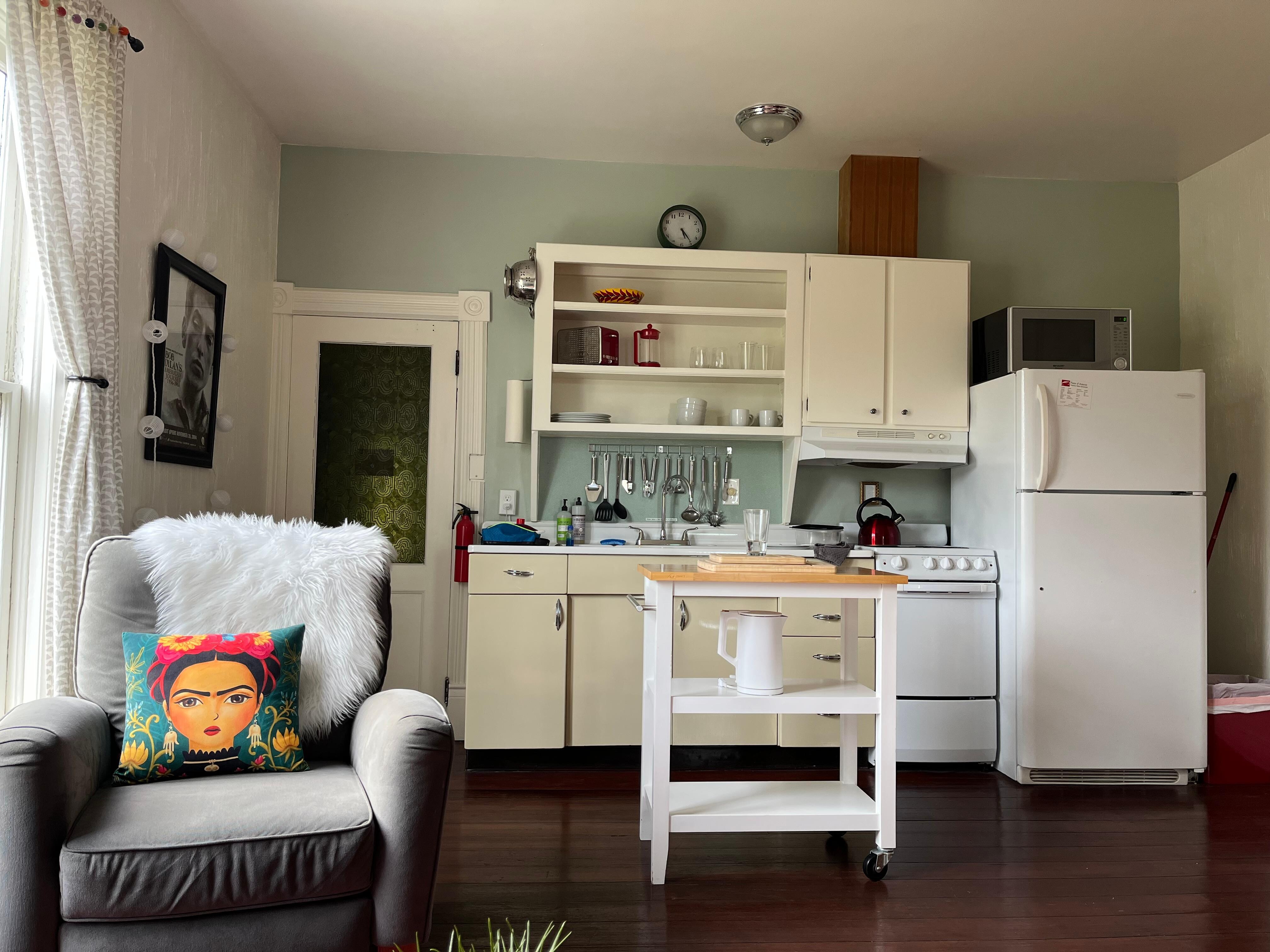 neat retro kitchen
