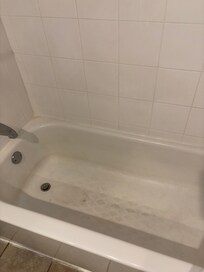 First room restroom (dirty)