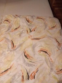 Die Bettwäsche mit modrigem Geruch