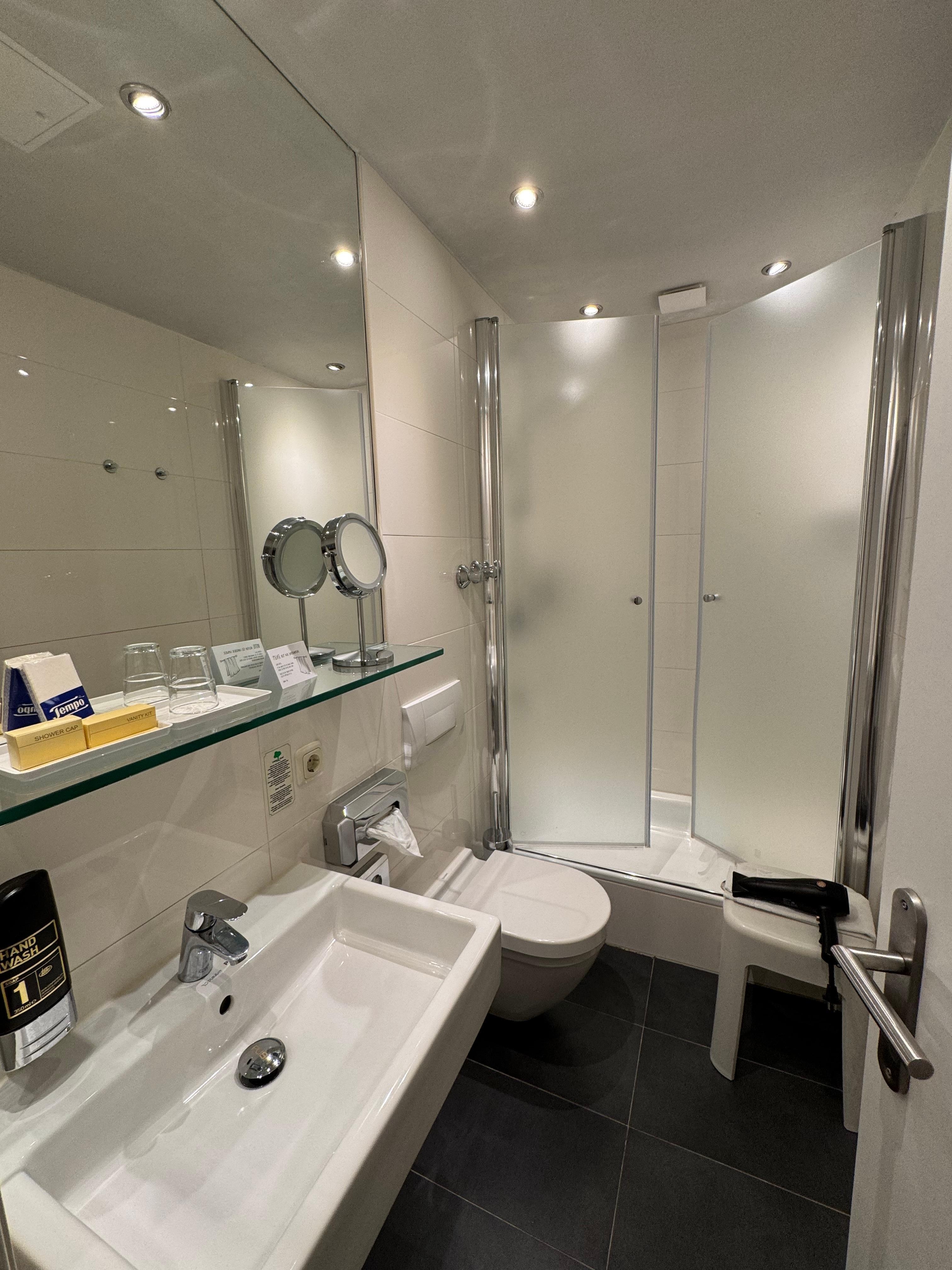 깔끔하고 1층이라 물이 콸콸콸