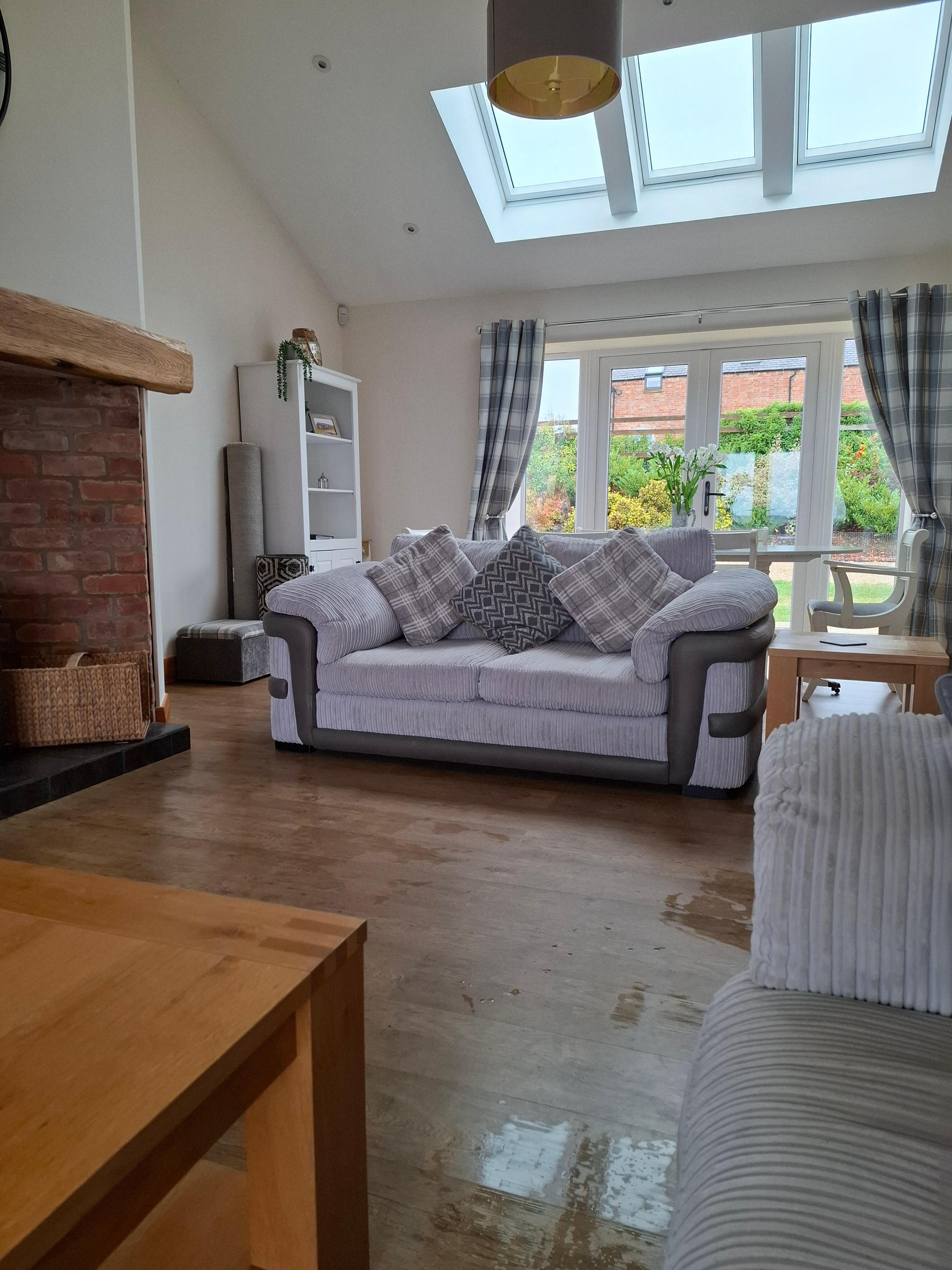 Open plan sitting room and dining area 