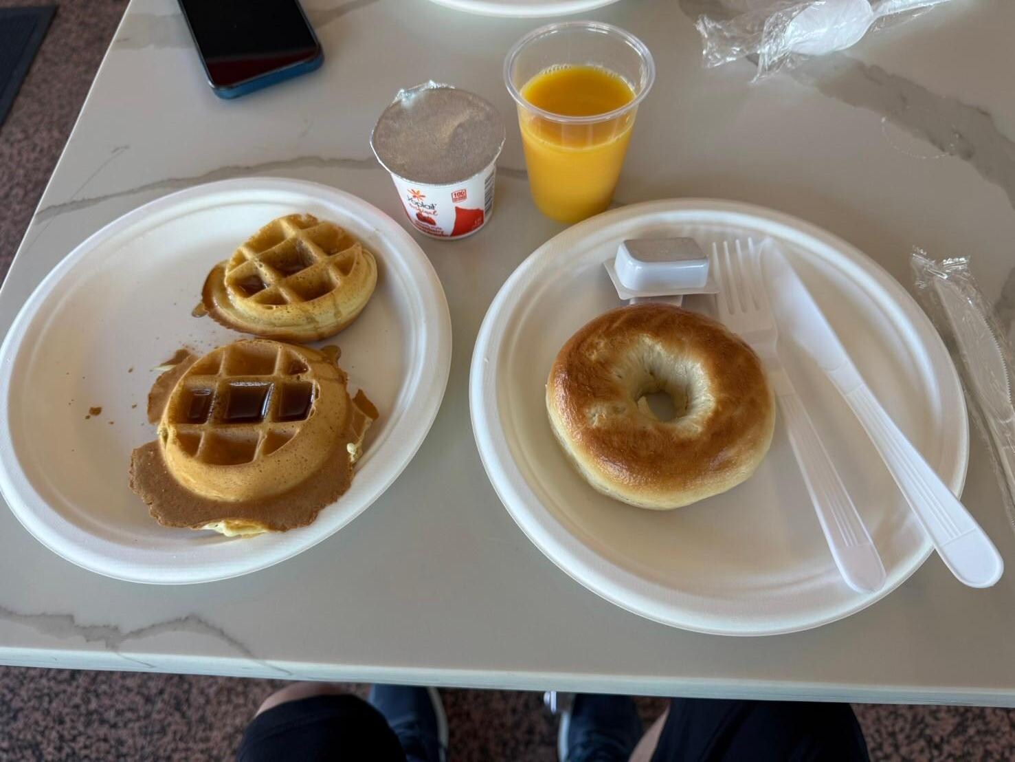 無料提供の朝食
このほかにシリアル、コーヒー、リンゴ、バナナなどがあります。